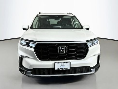 Used 2025 Honda Pilot Touring image 3