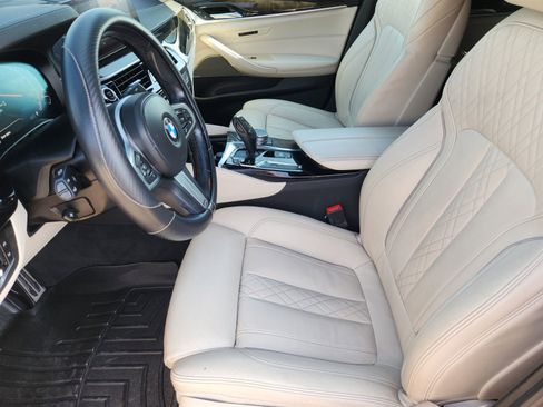 Used 2019 BMW M550i xDrive w/ Dynamic Handling Package AWD/4WD image 16
