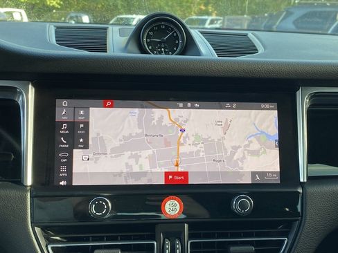 Used 2022 Porsche Macan image 16