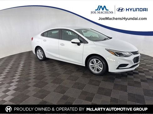 Used 2018 Chevrolet Cruze LT w/ Convenience Package image 1