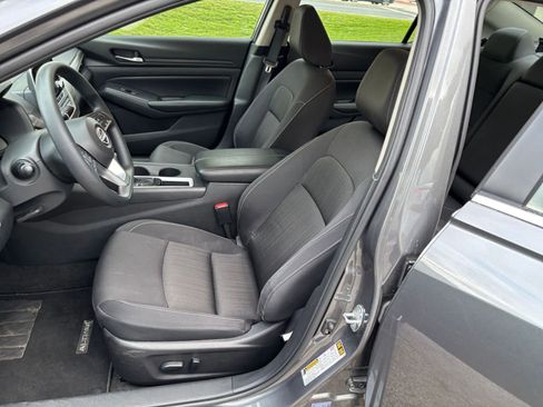 Used 2025 Nissan Altima 2.5 SV FWD image 31