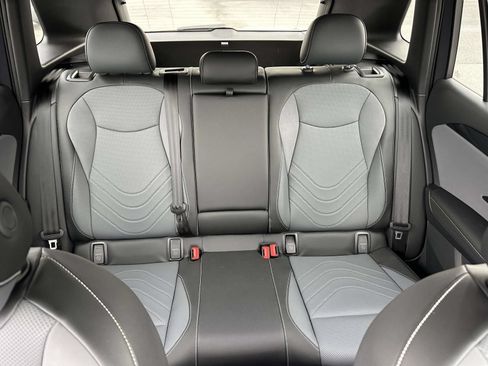 Certified 2025 Volkswagen Tiguan SE R-Line AWD/4WD image 14