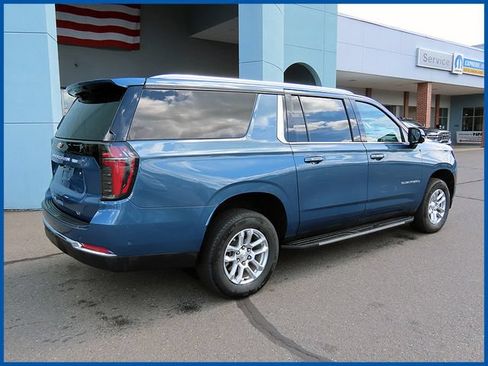 Used 2025 Chevrolet Suburban LT AWD/4WD image 7