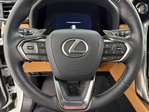 Used 2024 Lexus LX 600 4WD w/ Appearance Package image 15