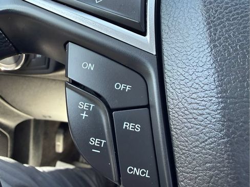 Used 2018 Ford Fusion SE w/ Fusion SE Technology Package FWD image 21