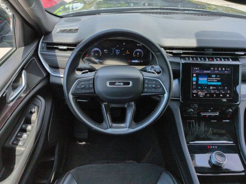 Used 2021 Jeep Grand Cherokee L Laredo AWD/4WD image 16