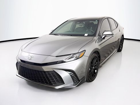 Used 2026 Toyota Camry SE FWD image 3
