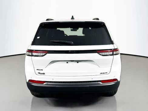 New 2026 Jeep Grand Cherokee Altitude image 6