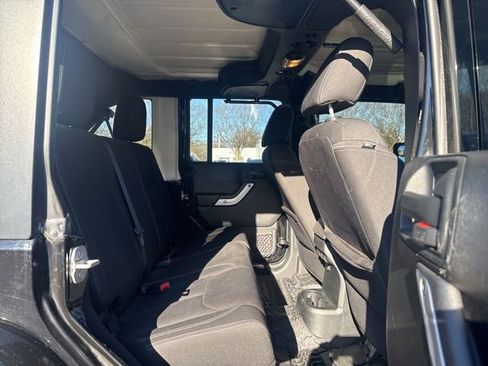 Used 2017 Jeep Wrangler Unlimited Sahara image 13