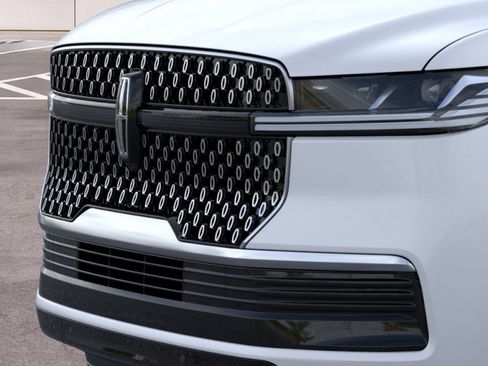 New 2026 Lincoln Navigator Reserve AWD/4WD image 17