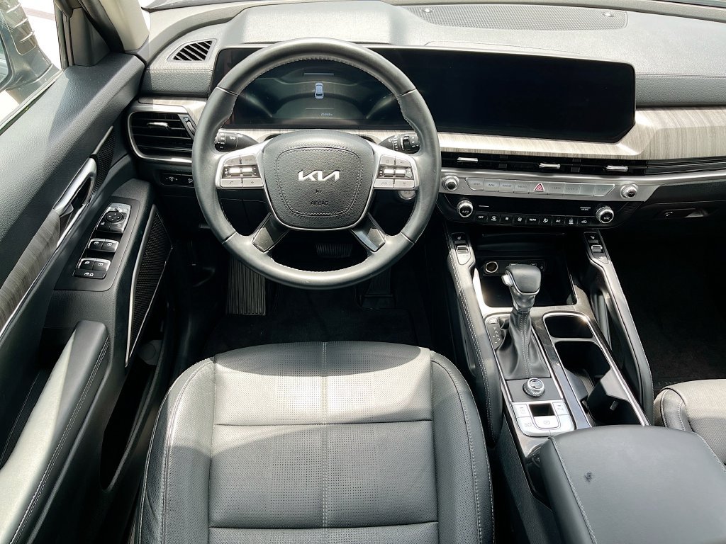 Used 2024 Kia Telluride EX w/ EX Captain's Chair Package FWD image 24