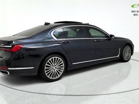 Used 2021 BMW 750i xDrive w/ Executive Package AWD/4WD image 9