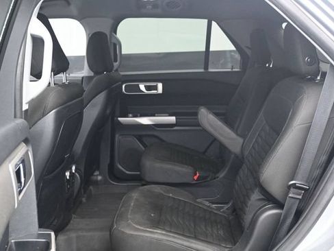 Used 2020 Ford Explorer XLT w/ Cold Weather Package AWD/4WD image 5