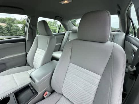 Used 2017 Toyota Camry LE FWD image 13