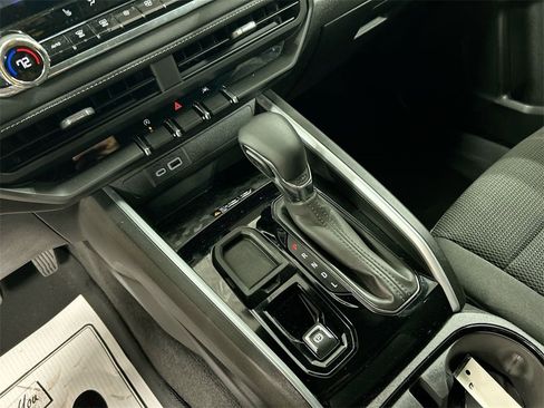 Used 2024 Chevrolet Colorado LT w/ LT Convenience Package II image 17