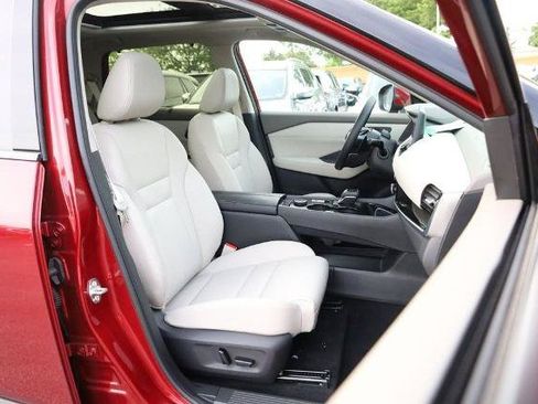 Certified 2025 Nissan Rogue SL w/ Tech Package AWD/4WD image 29