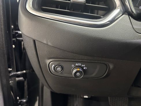 Used 2020 Chevrolet Equinox LS image 17