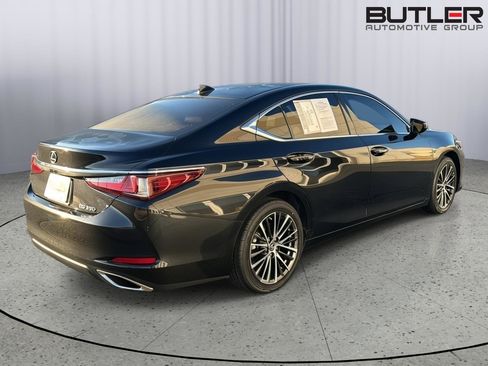 Certified 2022 Lexus ES 350 w/ Premium Package image 5