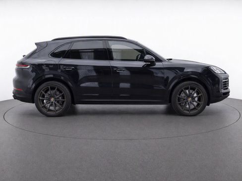 Certified 2022 Porsche Cayenne S AWD/4WD image 8