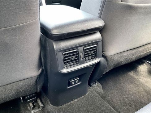 Used 2020 Toyota RAV4 XLE w/ All Weather Liner Package FWD image 32