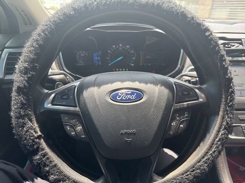 Used 2017 Ford Fusion SE w/ Fusion SE Technology Package FWD image 8