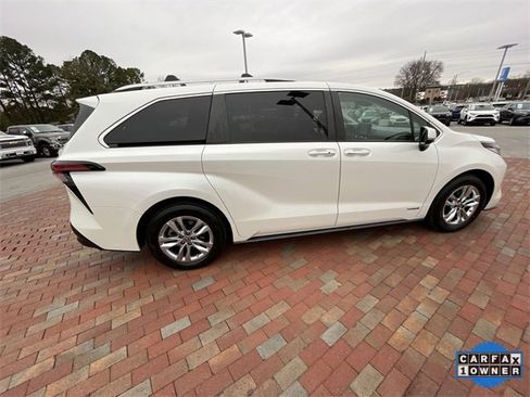 Used 2021 Toyota Sienna Limited image 35