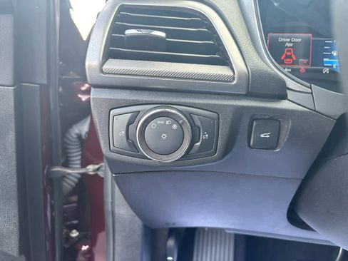 Used 2018 Ford Fusion SE w/ Fusion SE Technology Package image 17