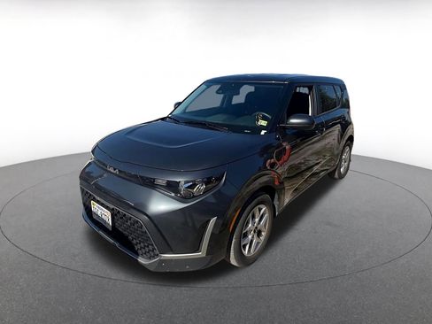 Used 2025 Kia Soul LX w/ LX Technology Package FWD image 3
