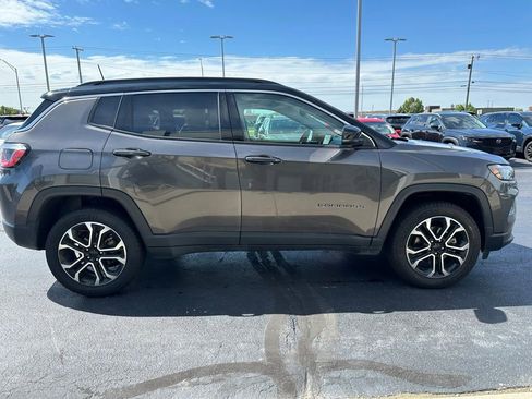 Used 2022 Jeep Compass Limited AWD/4WD image 2
