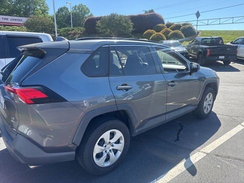 Used 2020 Toyota RAV4 LE AWD/4WD image 5