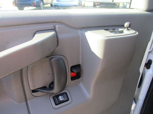Used 2021 Chevrolet Express 2500 RWD image 11