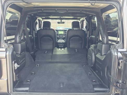 Used 2021 Jeep Wrangler Unlimited Sahara image 18