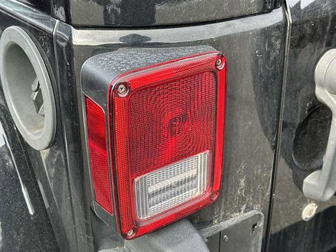 Used 2018 Jeep Wrangler Unlimited Sahara w/ Dual Top Group image 9