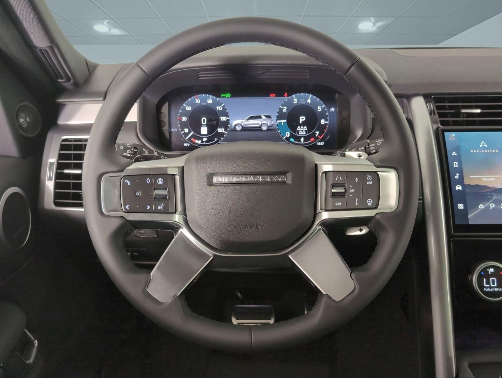 Used 2025 Land Rover Discovery Dynamic SE AWD/4WD image 13