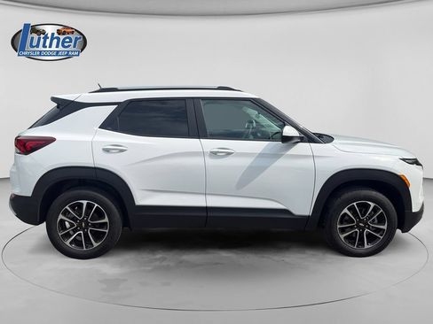 Used 2025 Chevrolet TrailBlazer LT AWD/4WD image 6