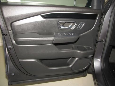 Certified 2025 Honda Pilot Touring image 10