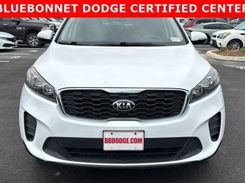 Used 2019 Kia Sorento LX w/ LX Convenience Package image 2