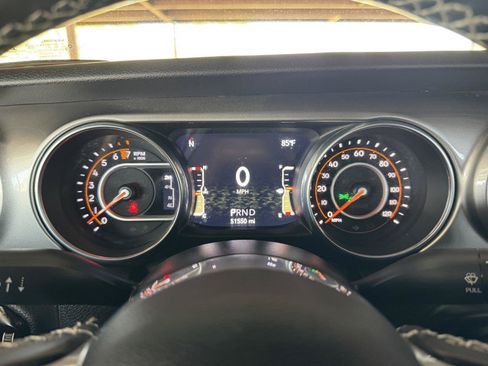 Used 2020 Jeep Gladiator Overland AWD/4WD image 9
