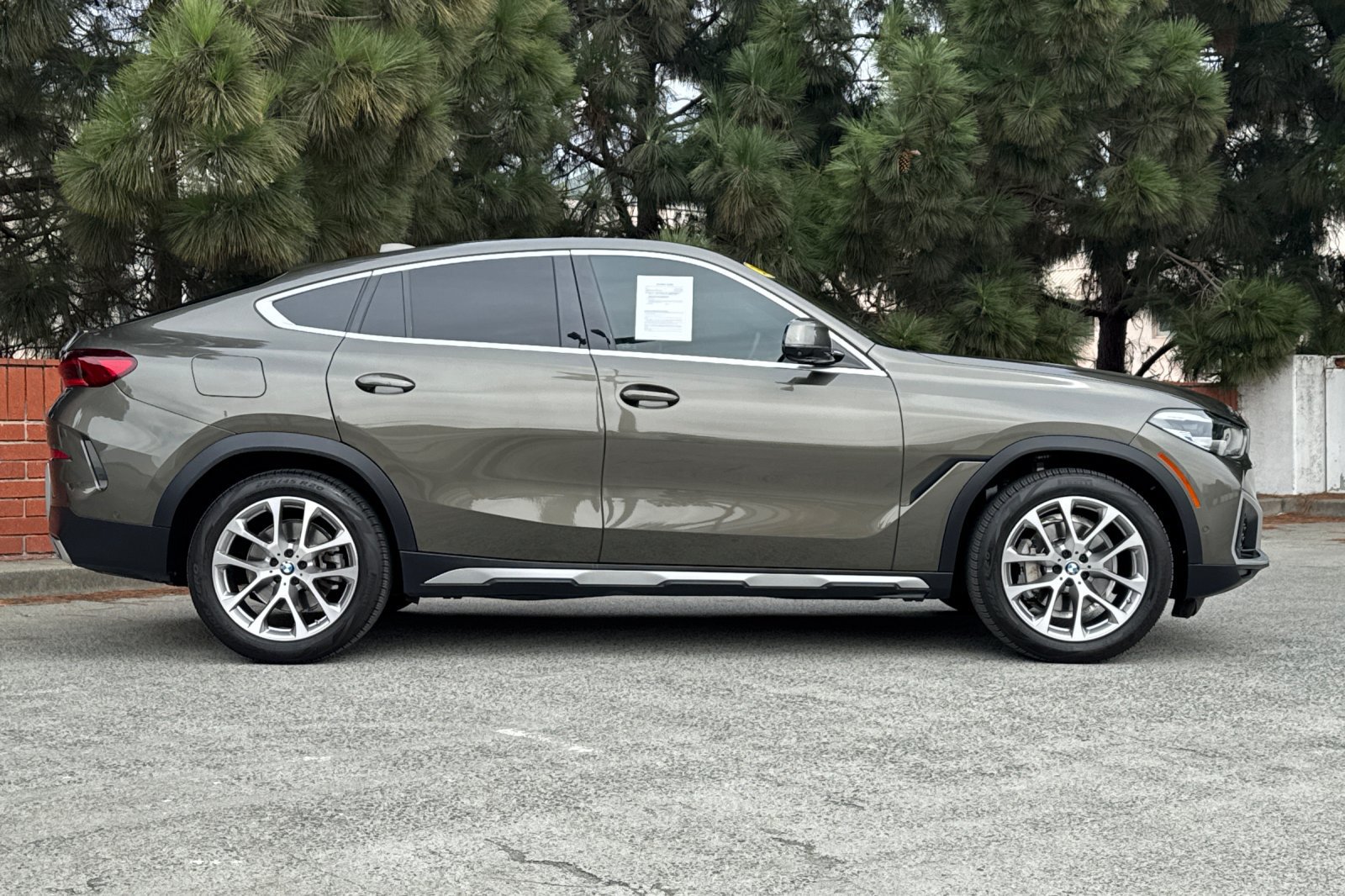 Used 2022 BMW X6 xDrive40i AWD/4WD image 3