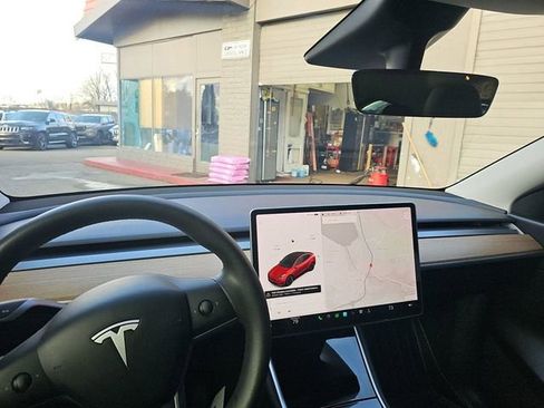 Used 2021 Tesla Model Y Long Range image 26