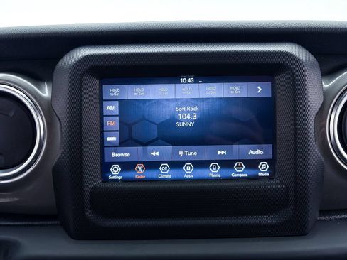 Used 2019 Jeep Wrangler Unlimited Sahara AWD/4WD image 17