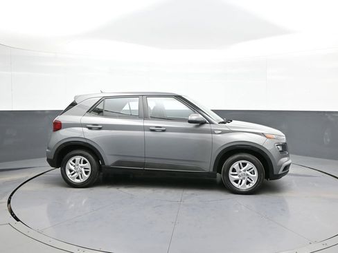 Used 2023 Hyundai Venue SE w/ Cargo Package image 5