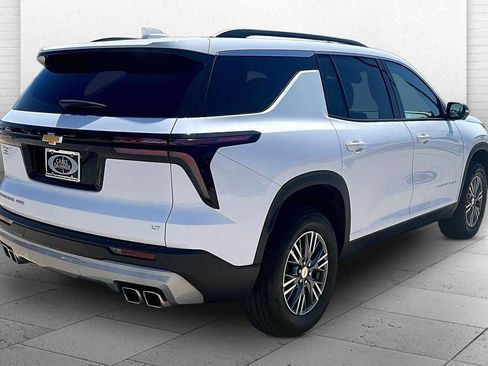 Used 2024 Chevrolet Traverse LT AWD/4WD image 5