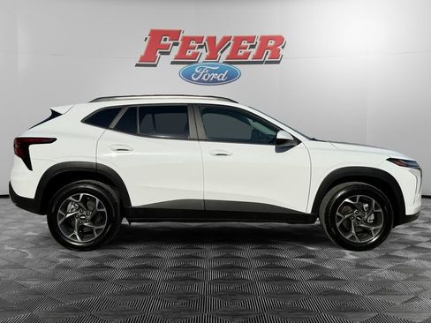 Used 2025 Chevrolet Trax LT FWD image 6