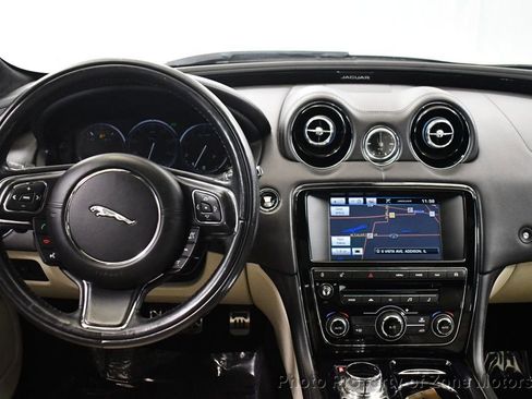Used 2015 Jaguar XJ image 29
