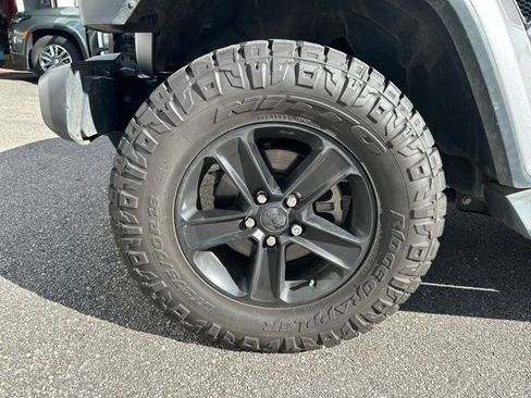 Used 2021 Jeep Wrangler Unlimited Sahara AWD/4WD image 9