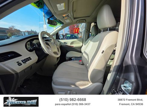 Used 2013 Toyota Sienna XLE image 16