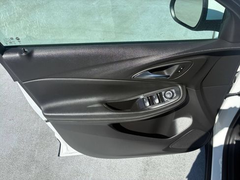 Used 2025 Buick Encore GX Preferred AWD/4WD image 18