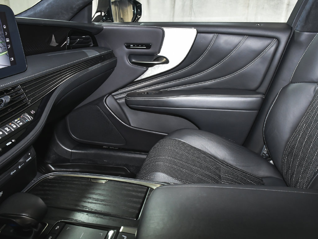 Used 2022 Lexus LS 500h AWD w/ Luxury Package image 54