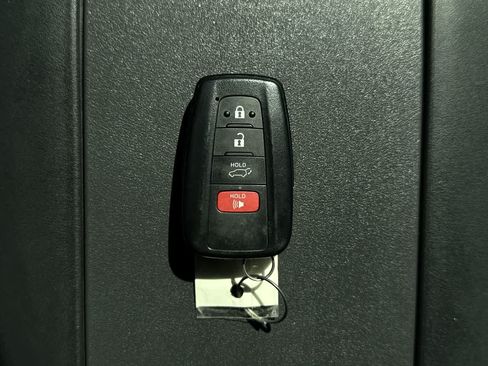 Used 2021 Toyota Highlander XSE AWD/4WD image 24